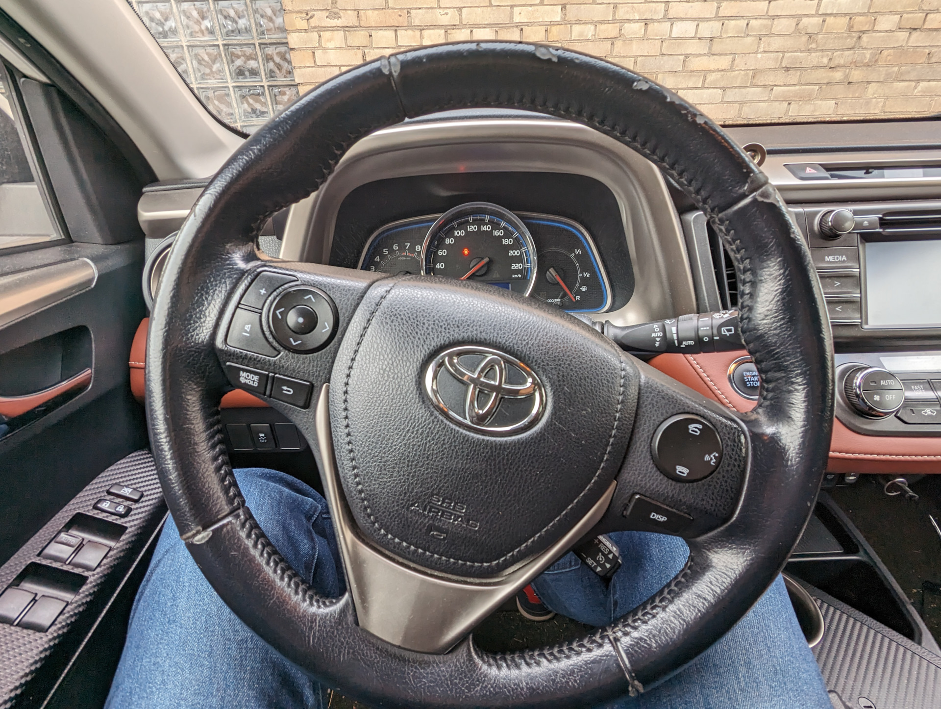 Перетяжка руля. Тюнинг салона Toyota RAV4 2.0i 4WD (Тойота РАВ-4) 2014