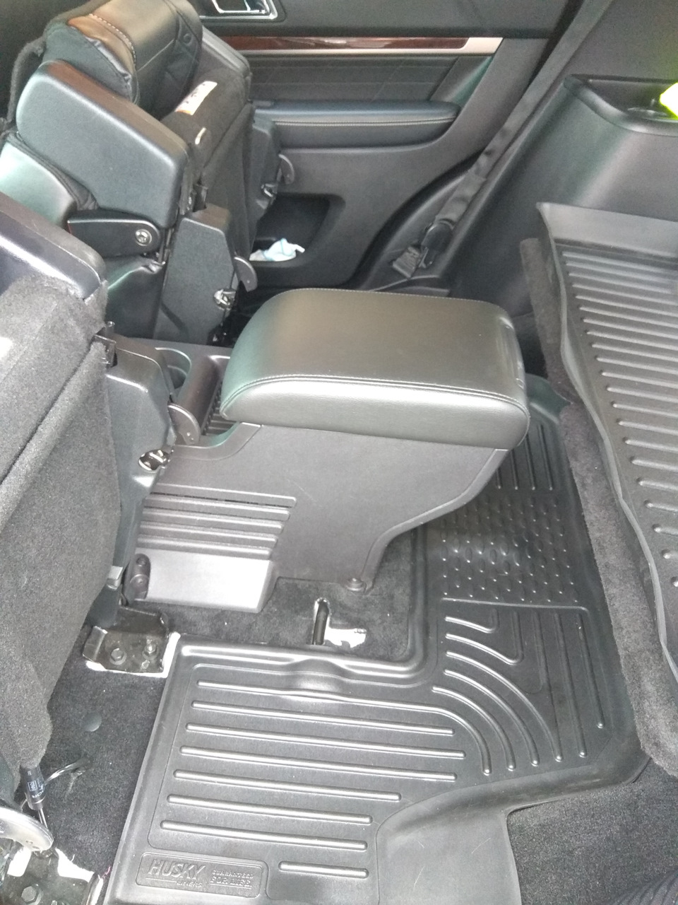 Фото в бортжурнале Ford Explorer (5G)