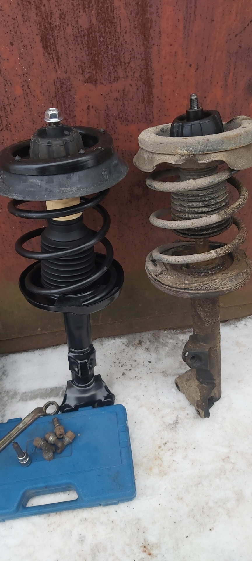 Новая и старая Стойки в сборе — Mercedes-Benz C-Class (W203)