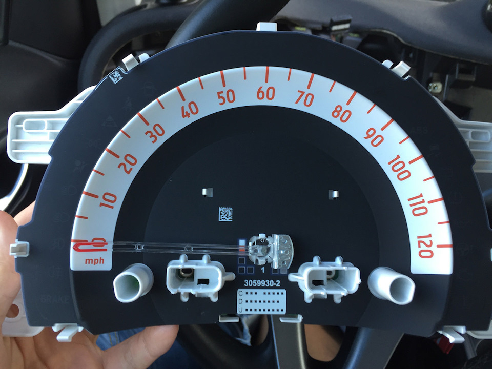 Потом я ещё отстегнул плату от шкалы. — Smart fortwo (3G)