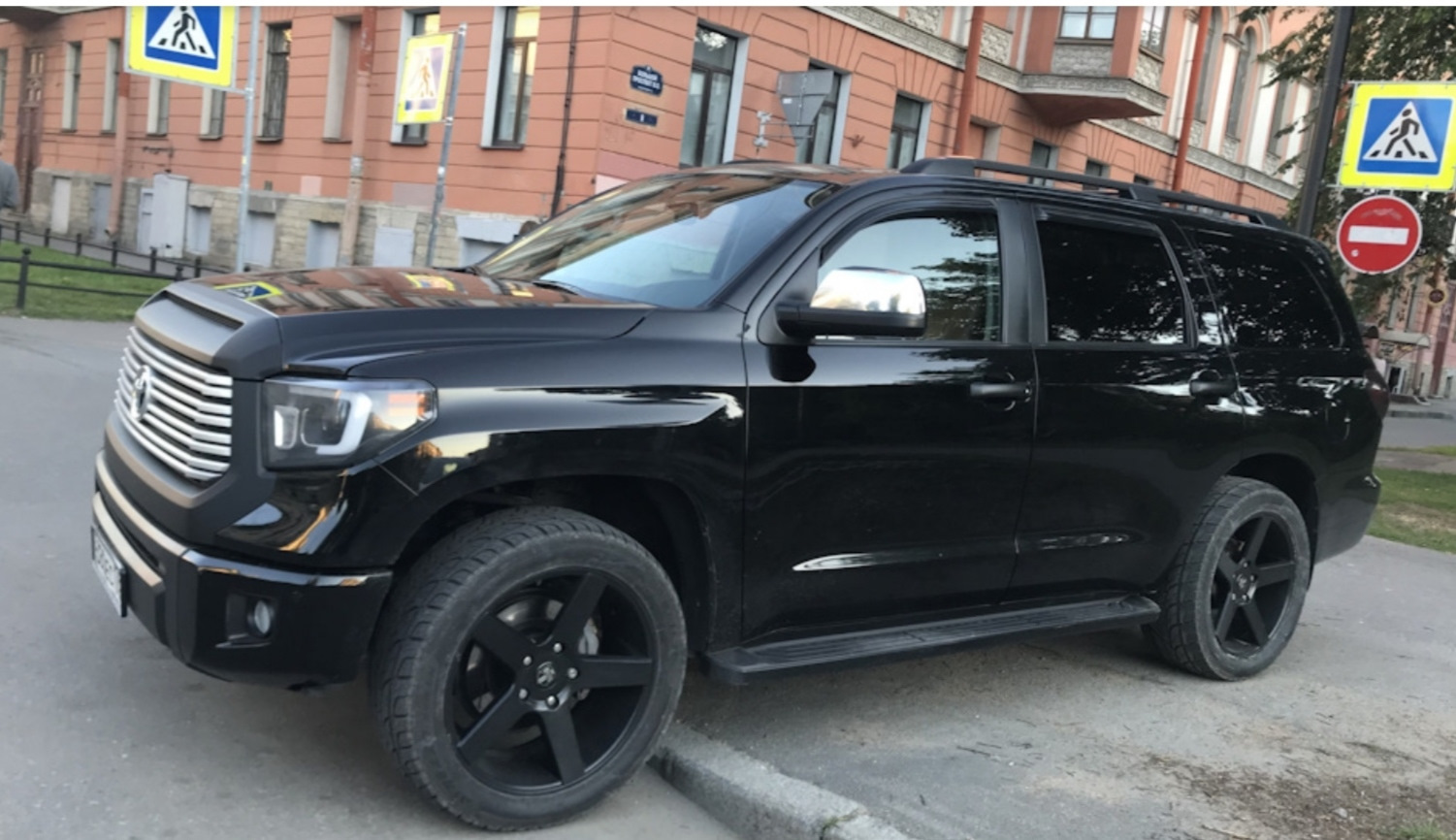 Toyota sequoia 5.7. Секвойя 5.7 v8 381л.с.