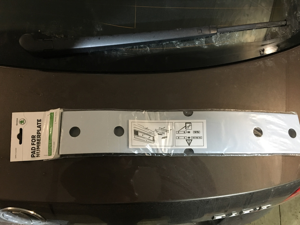 Опора номерного знака VAG KEA075004 — Skoda Rapid (1G), 1,6 л, 2018 ...
