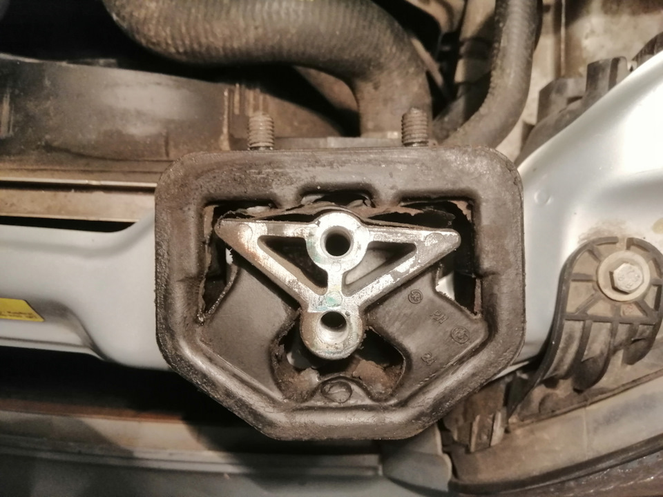 Замена подушки двигателя (разочарование) - ЗАЗ Sens, 1,3 л, 2013 года расходники