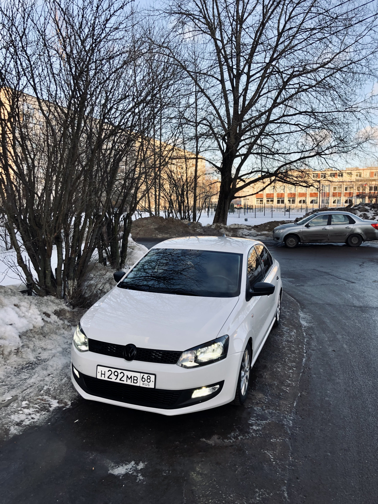 Бампер от polo hatchback — Volkswagen Polo Sedan, 1,6 л, 2013 года ...