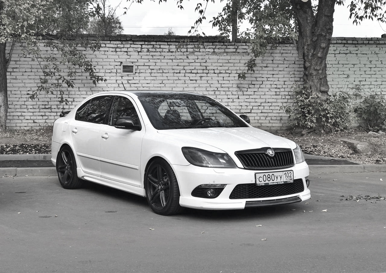 Roma a5 white. Шкода Октавия а5 RS белая. Octavia 2 a5. Octavia a5 RS 2;5. Skoda Octavia mk2.