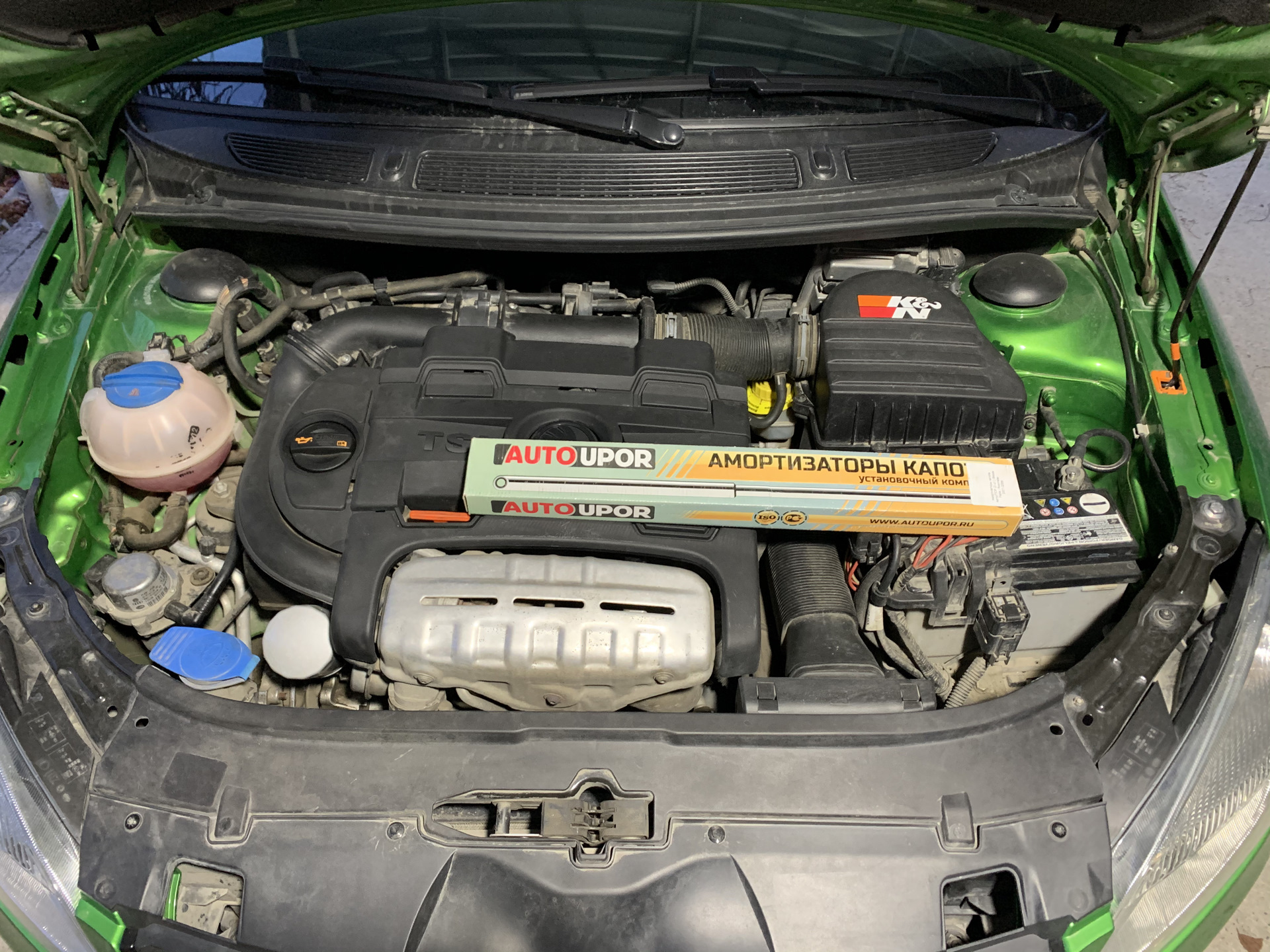 шкода фабия 2 открыть капот