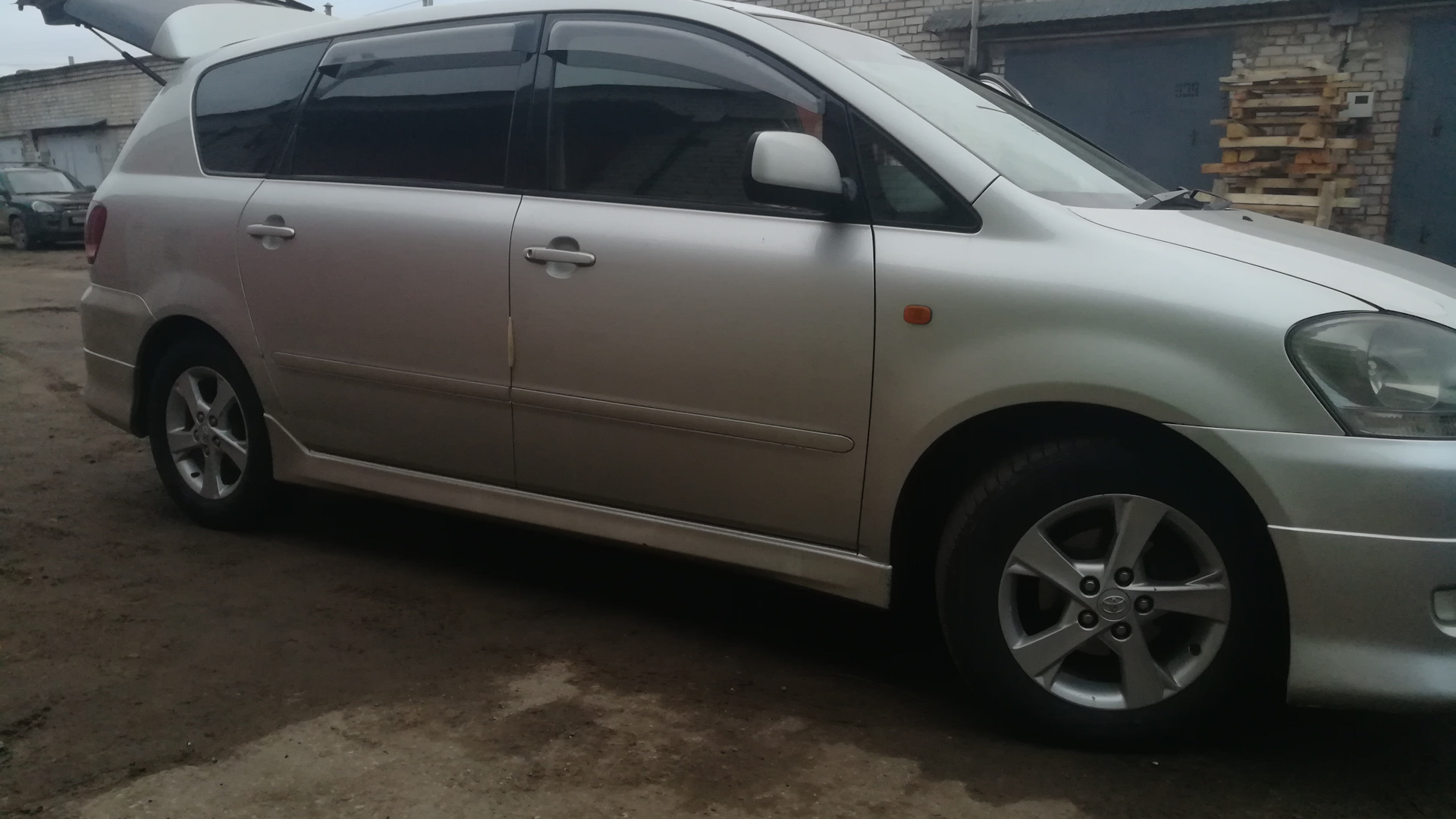 Toyota Ipsum (21) 2.4 бензиновый 2002 | Serebriti... на DRIVE2