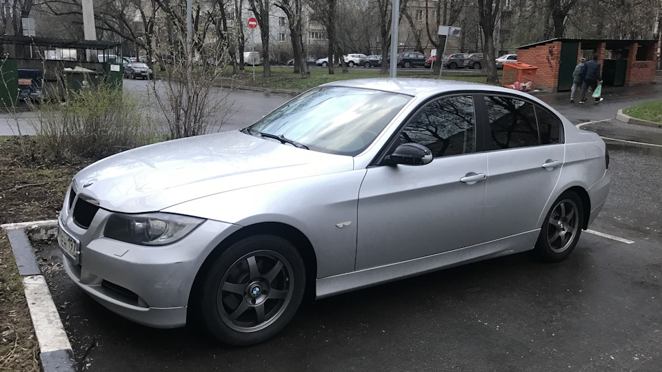 Bmw 3 Series Serebristaya Treshka Drive2