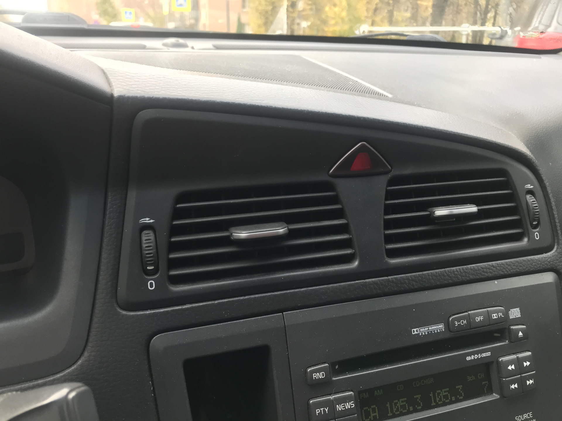 Замена дефлекторов воздуховодов - Volvo S60 (1G), 2,3 л, 2001 года аксессуары DR