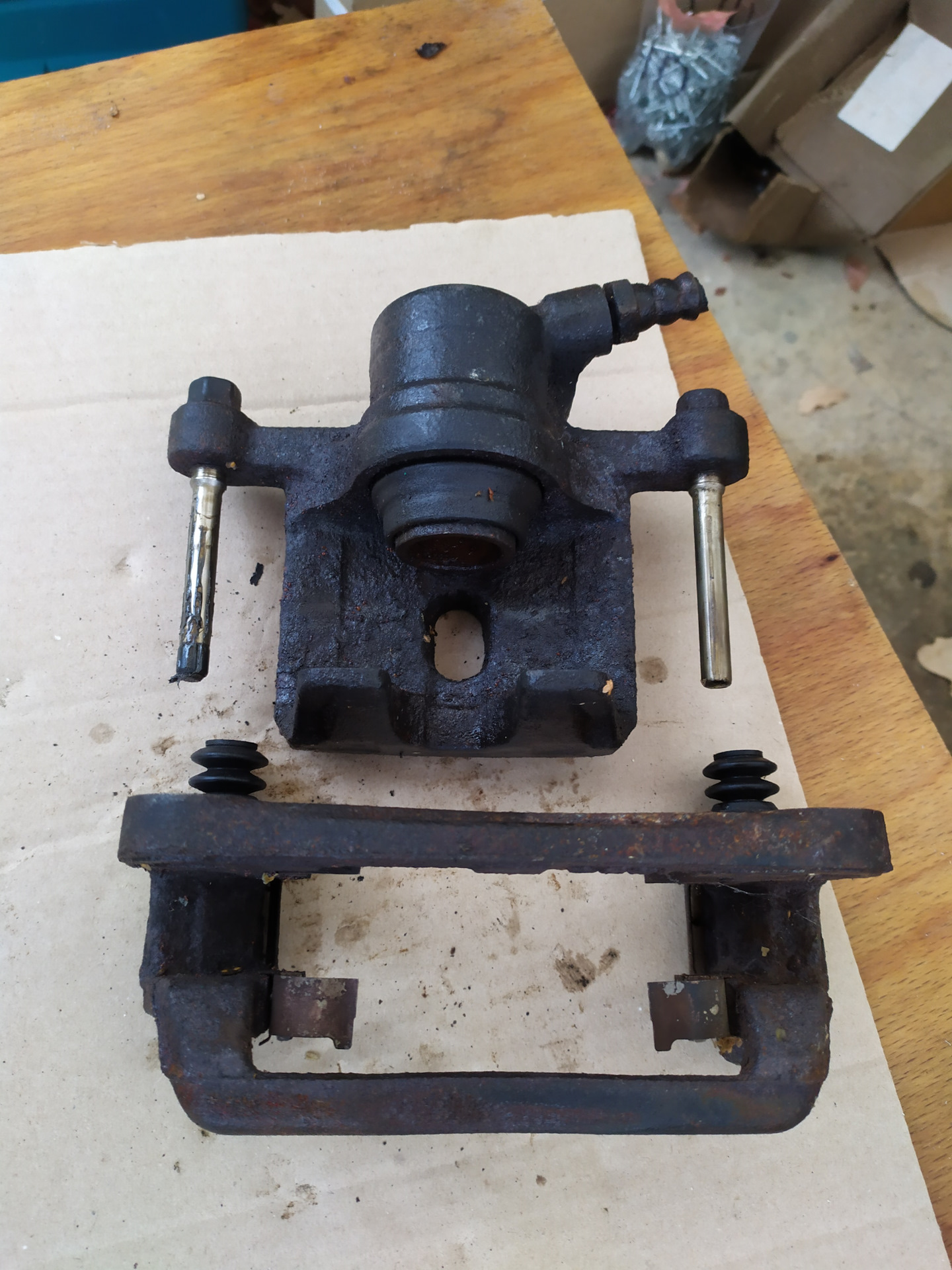 суппорт паджеро 2. тормозной суппорт паджеро 2. суппорт паджеро 2. передний тормозной суппорт паджеро 2. задний суппорт mitsubishi pajero sport 2.