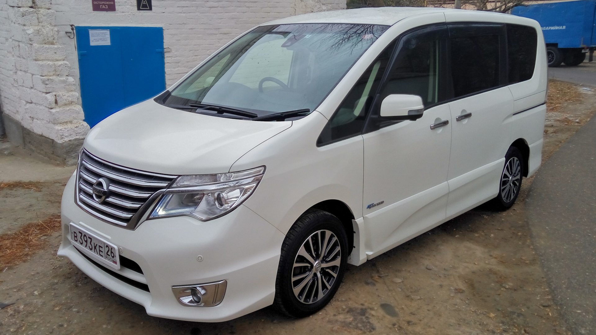 nissan serena 2.0 s hybrid highway star