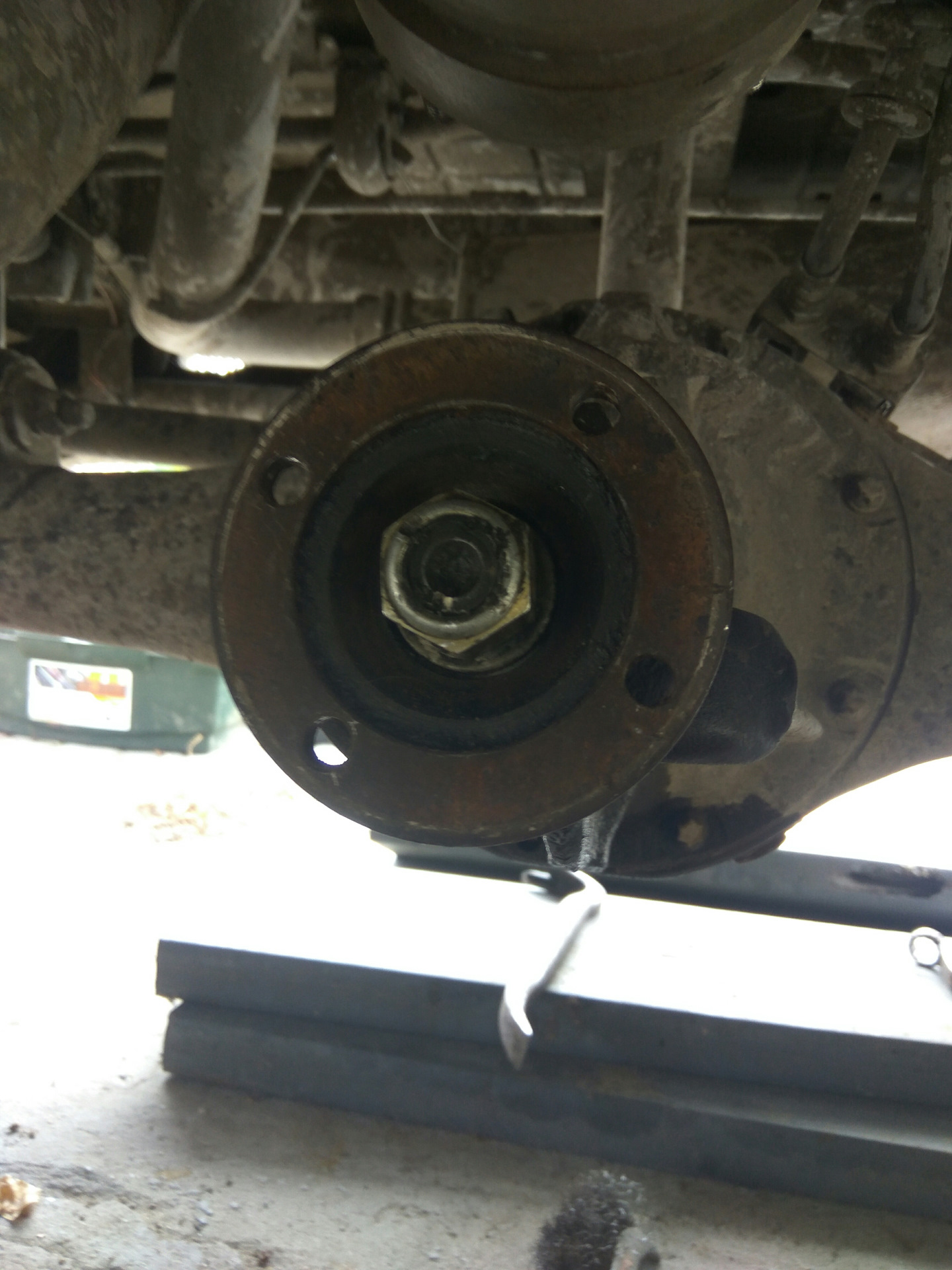 Замена сальника хвостовика РЗМ — Chevrolet Niva, 1,7 л, 2013 года ...