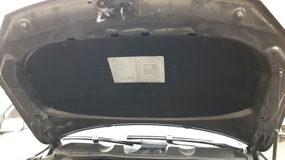 Шумка-теплушка капота — Volkswagen Touareg (2G), 3,6 л, 2011 года ...