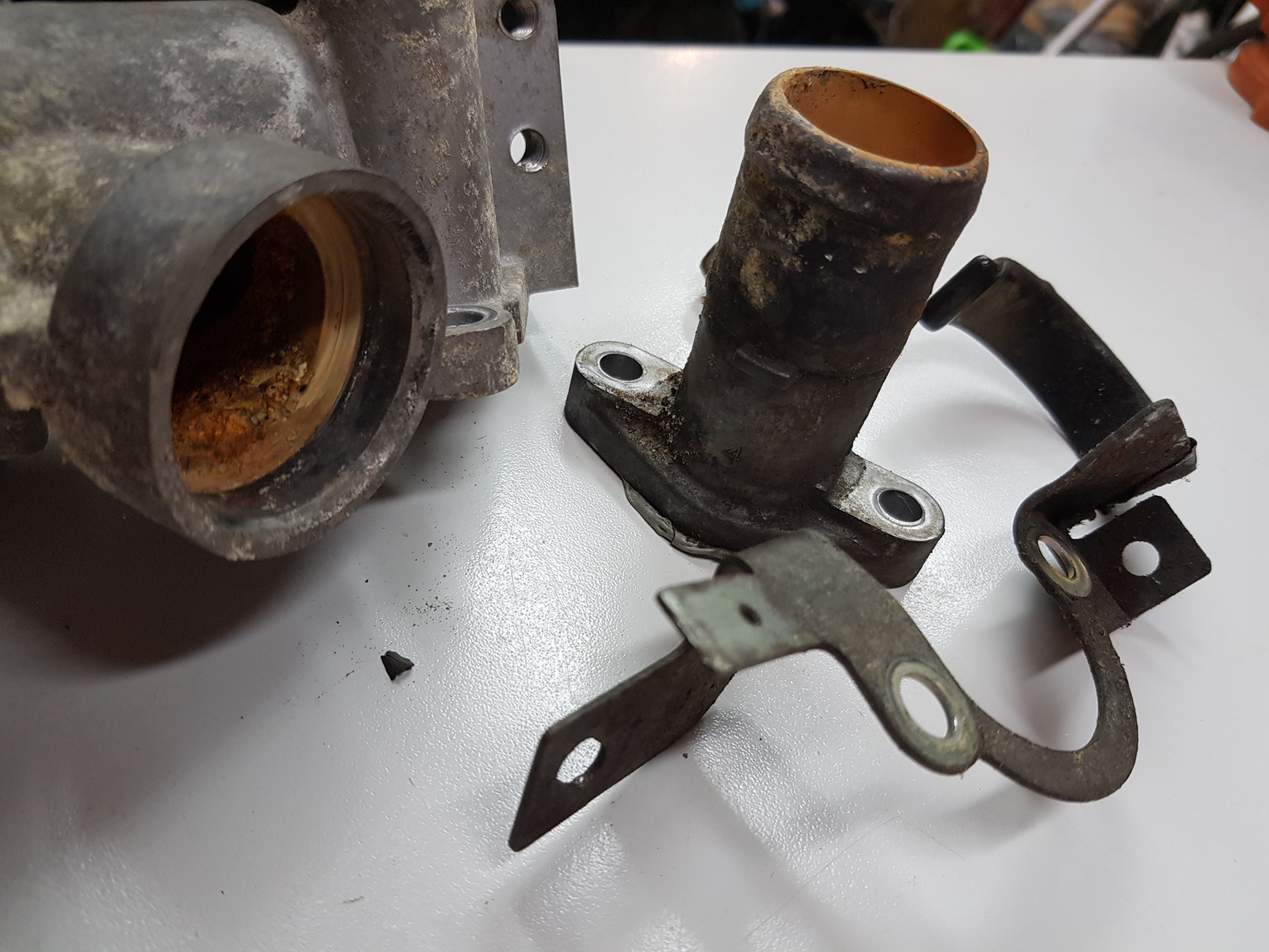 термостата 4. термостат исузу эльф. корпус термостата 4g93. термостат 4m5g-8575-za. 4g64 ховер термостат.