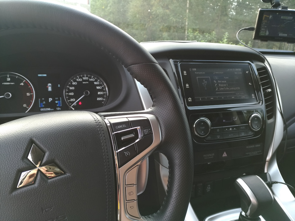 В пробках — Mitsubishi Pajero Sport (3G)