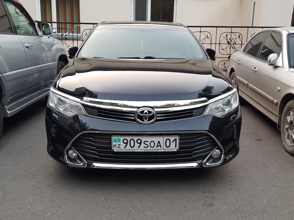 Камри накладка. Camry 3.5 55. Toyota Camry 55 2016 хром.