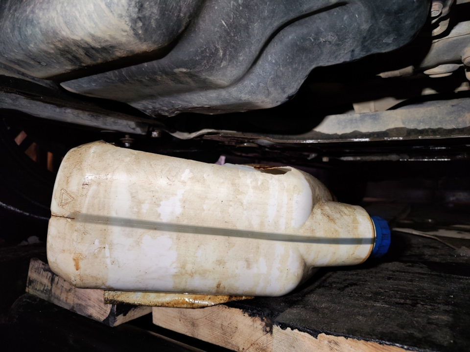 Масло в двигатель/раздатку — Mitsubishi Outlander (3G), 2 л, 2012 года ...