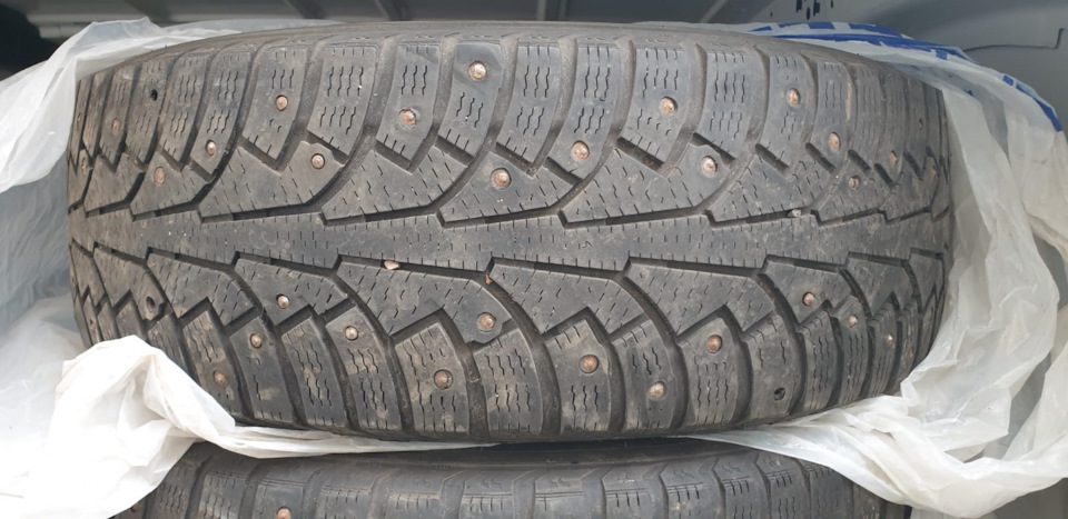 Шины зимние шипованные Nokian 215/65 R16 на Peugeot Expert (3G ...