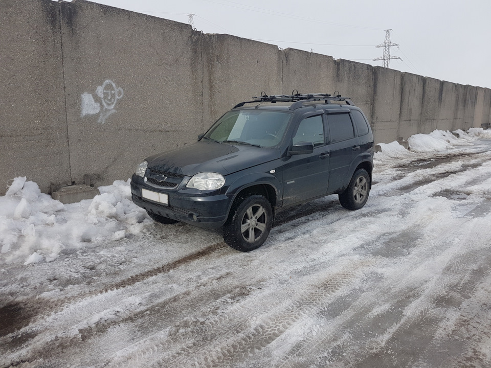 16рь в ниву шевроле. HDHAcdAnoXIMkNcftz2HPqm nfU 960. 16рь в ниву шевроле фото. 16рь в ниву шевроле-HDHAcdAnoXIMkNcftz2HPqm nfU 960. картинка 16рь в ниву шевроле. картинка HDHAcdAnoXIMkNcftz2HPqm nfU 960. Доброго времени суток! Наверняка у многих возникали мысли об установке сталиных 16х дисков вместо 15х родных. Но таковых предусмотренных заводом не было. Кто-то пытался ставить от обычной нивы узкие, кто-то ставил уазовские тяжелые. Но не так давно в продаже появились 16е диски от нивы урбан производства ТЗСК артикул 87540336848. Не нашел отзывов, чтоб кто-то их ставил на шевроле ниву. Если таковые есть, поделитесь, пожалуйста, впечатлениями, как оно ставится (нет ли нюансов), как оно ездится, стоит ли оно того… спасибо!