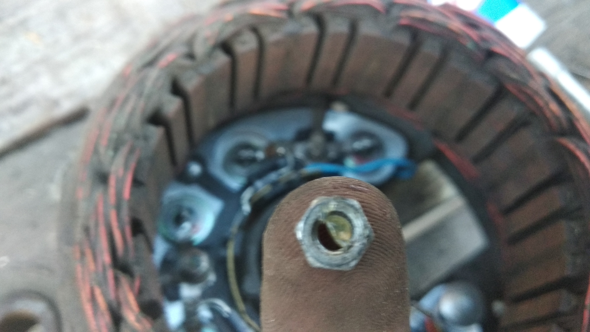 При включении поворотников мигает лампа зарядки аккумулятора ВАЗ 2107 ...