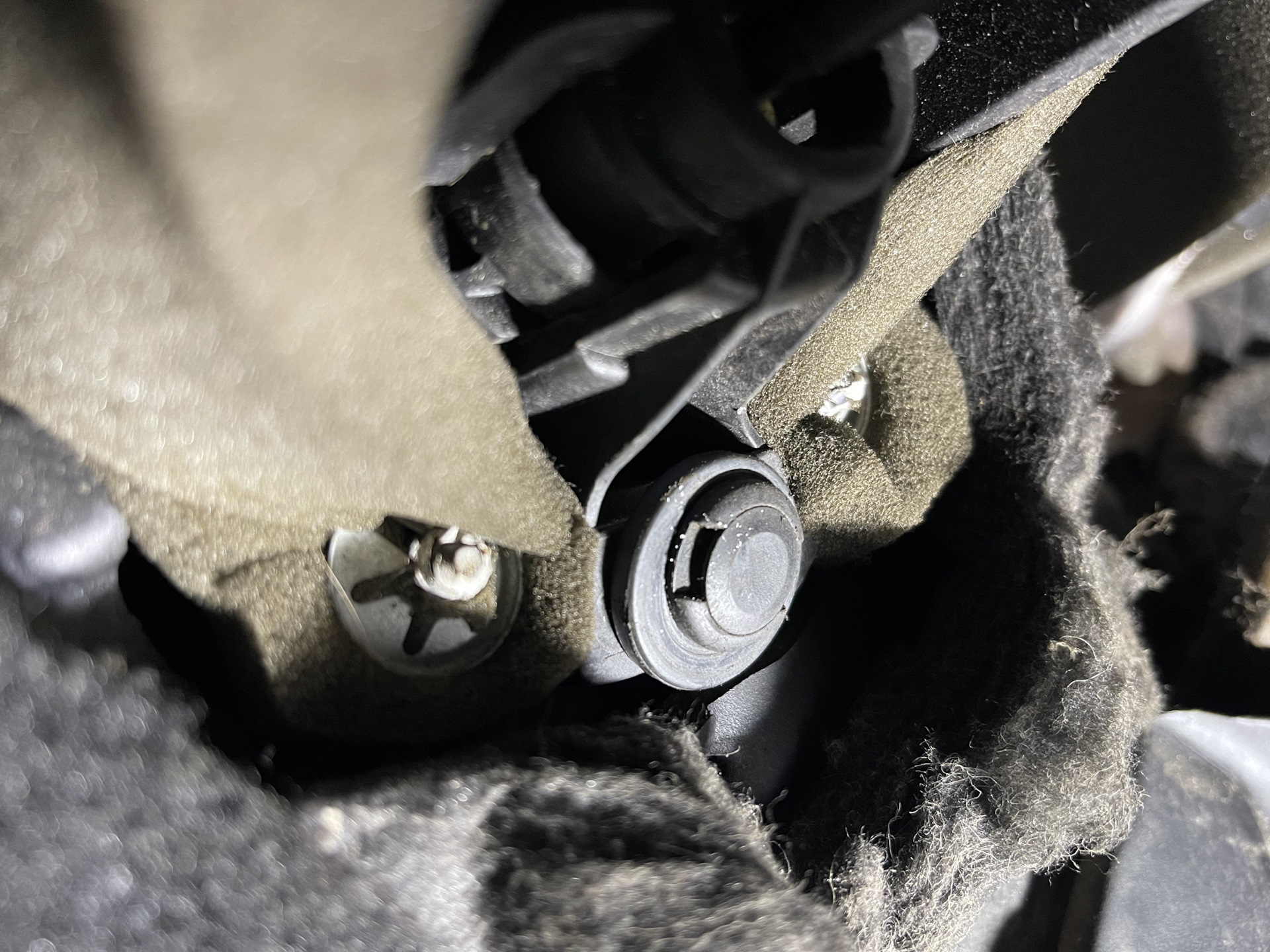 Упор педали сцепления — Volkswagen Golf Mk6, 1,4 л, 2011 года | своими ...