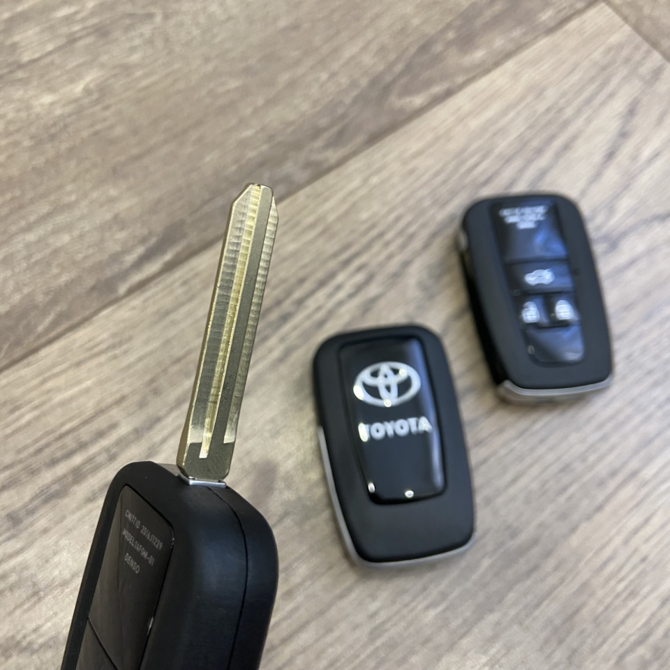 Выкидной ключ нового образца Toyota на Toyota Camry (XV50), Toyota ...