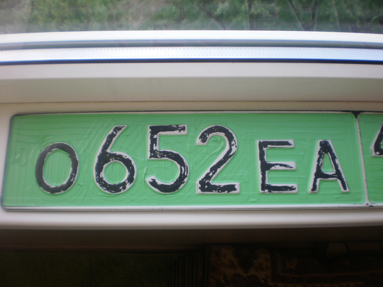 В первом номере зеленый. Зеленые госномера. Зелёный номер автомобиля. Зеленые номера ТМ. Зеленый гос номер на автомобиле.