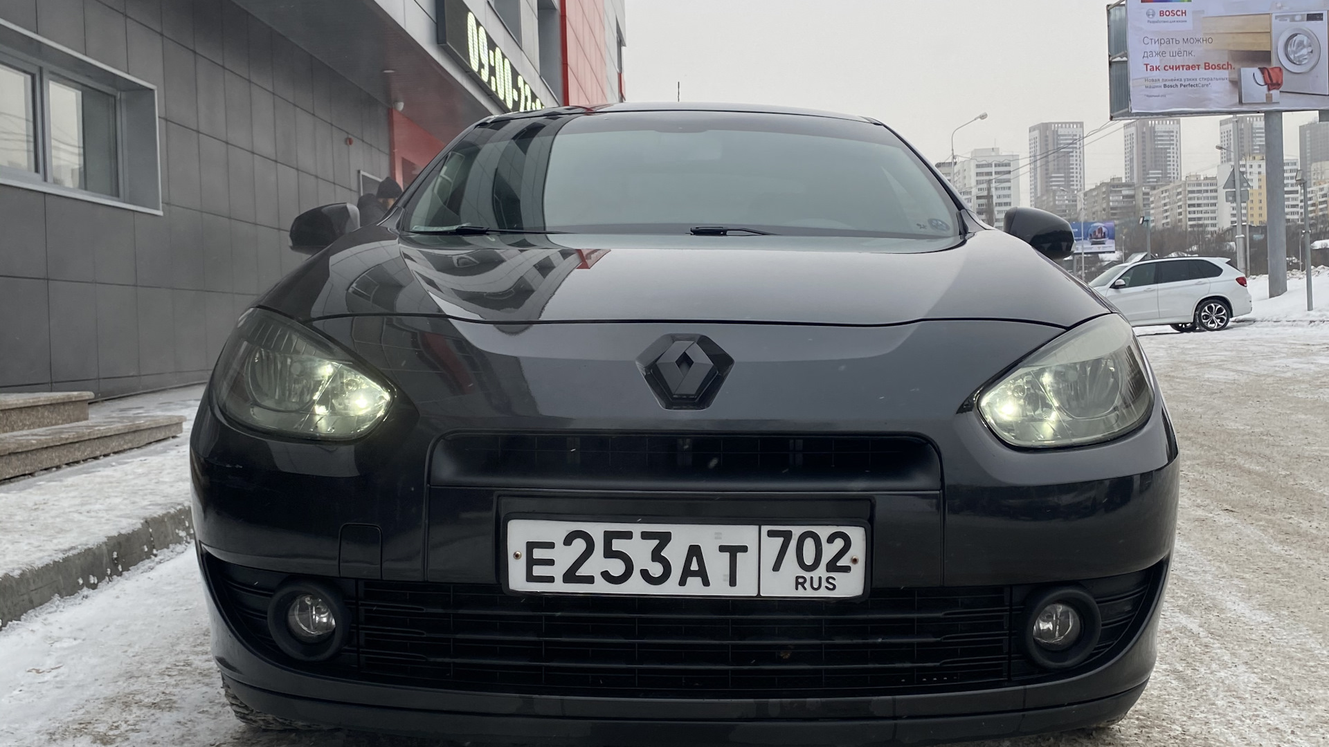 Renault Fluence 1.6 бензиновый 2011 | Чёрный 1.6 AT на DRIVE2