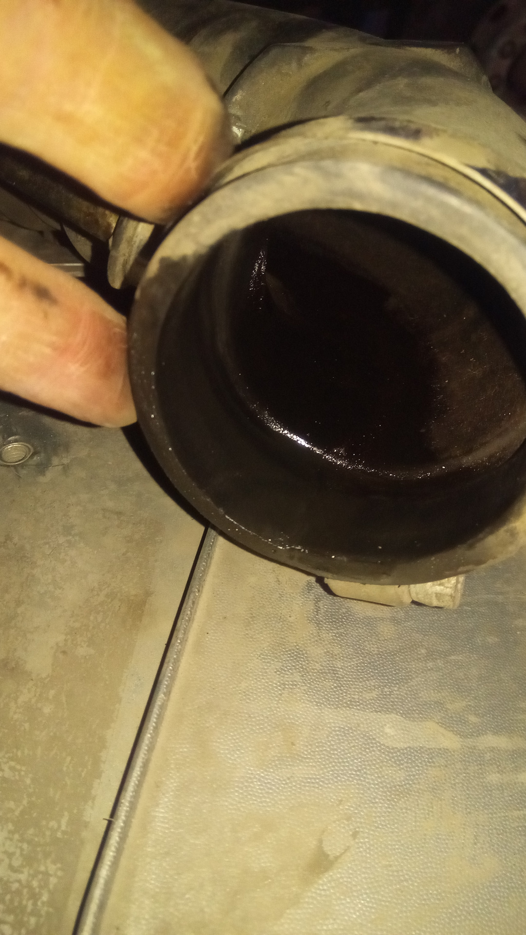 114. Пламегаситель 2101 в патрубок вентиляции картерных газов ...