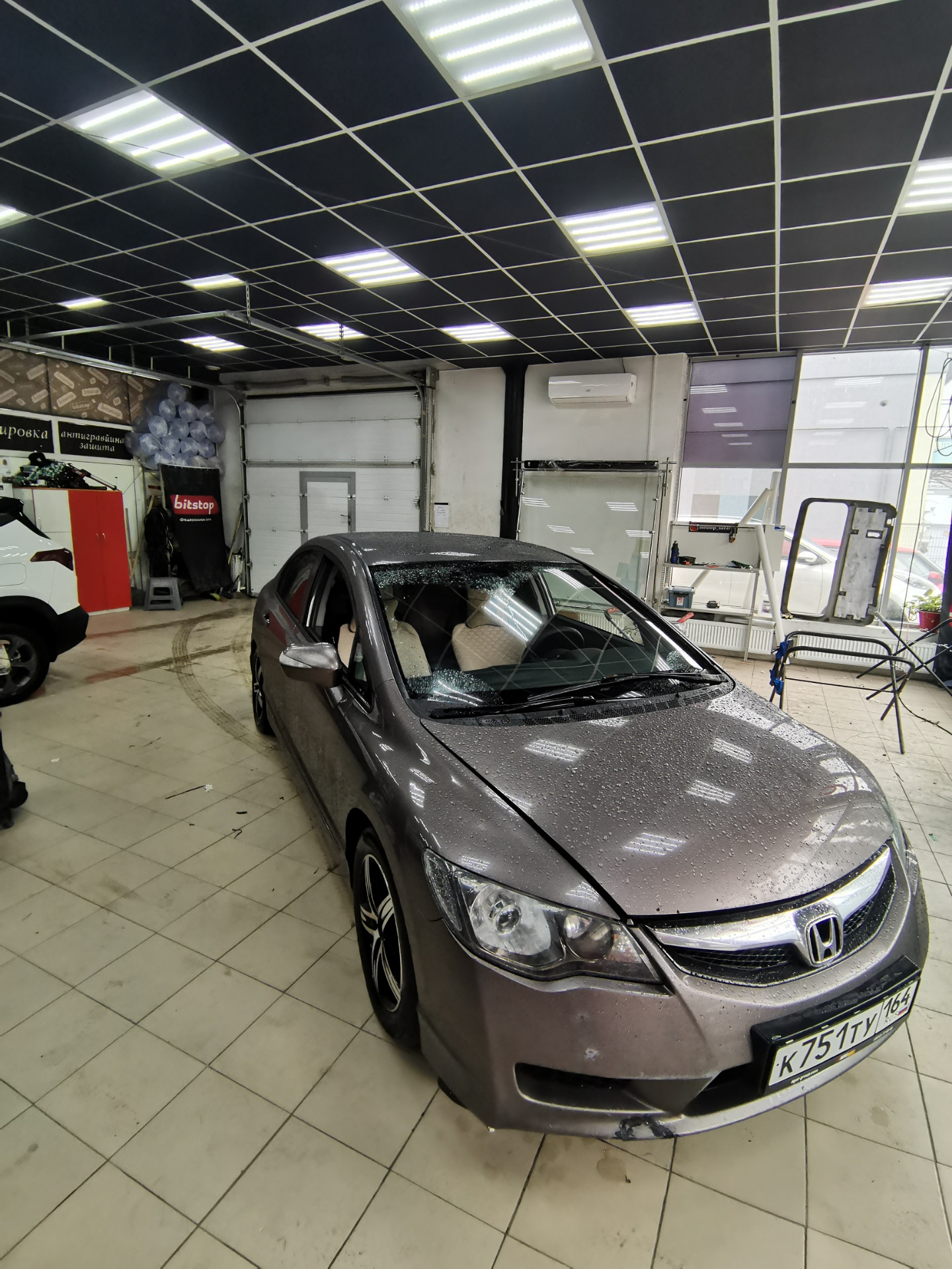 Замена лобового стекла и новые щетки — Honda Civic 4D (8G), 1,8 л, 2010 ...