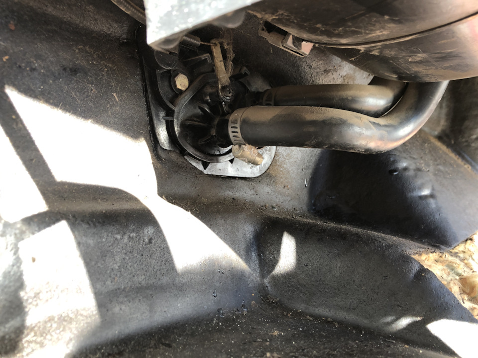 Замена краника печки ирадиатора отопителя — Lada 2109, 1,3 л, 1989 года ...