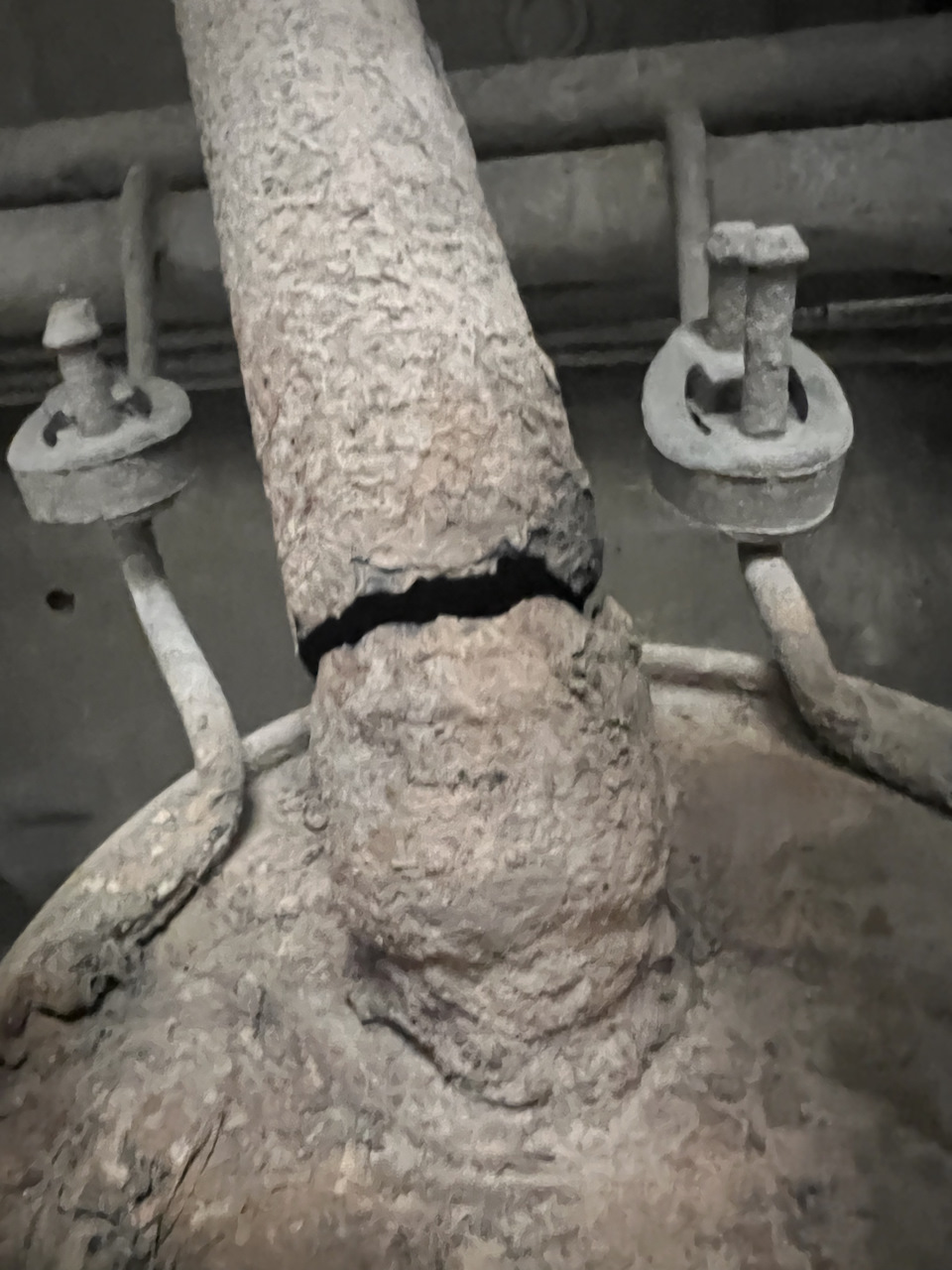 Запах выхлопа в салоне — Great Wall Safe, 2,2 л, 2008 года | поломка ...