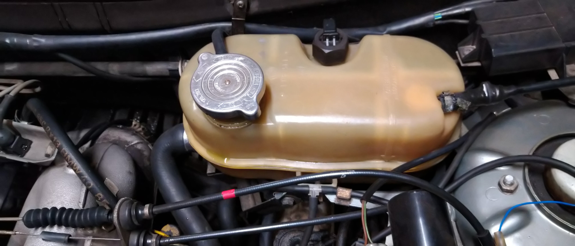 Очистка расширительного бачка. — BMW 7 series (E23), 3,5 л, 1985 года ...