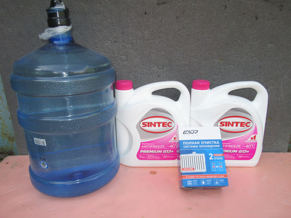 дистиллированная вода для антифриза. промывка дистиллированной водой. промывочная жидкость для системы охлаждения двигателя. антифриз для хендай солярис 1. адаптеры для промывки системы охлаждения авто.