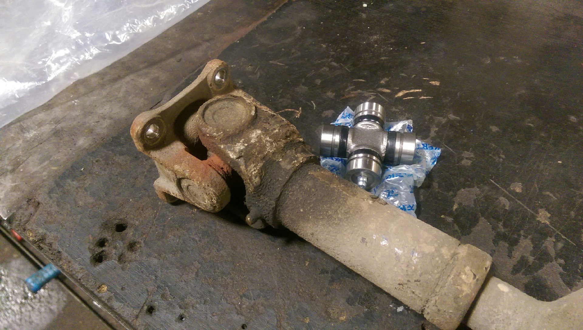 Соренто замена крестовин. Крестовина переднего кардана кия соренто. Соренто замена крестовин. Соренто замена крестовин. Крестовина gmb guk14.