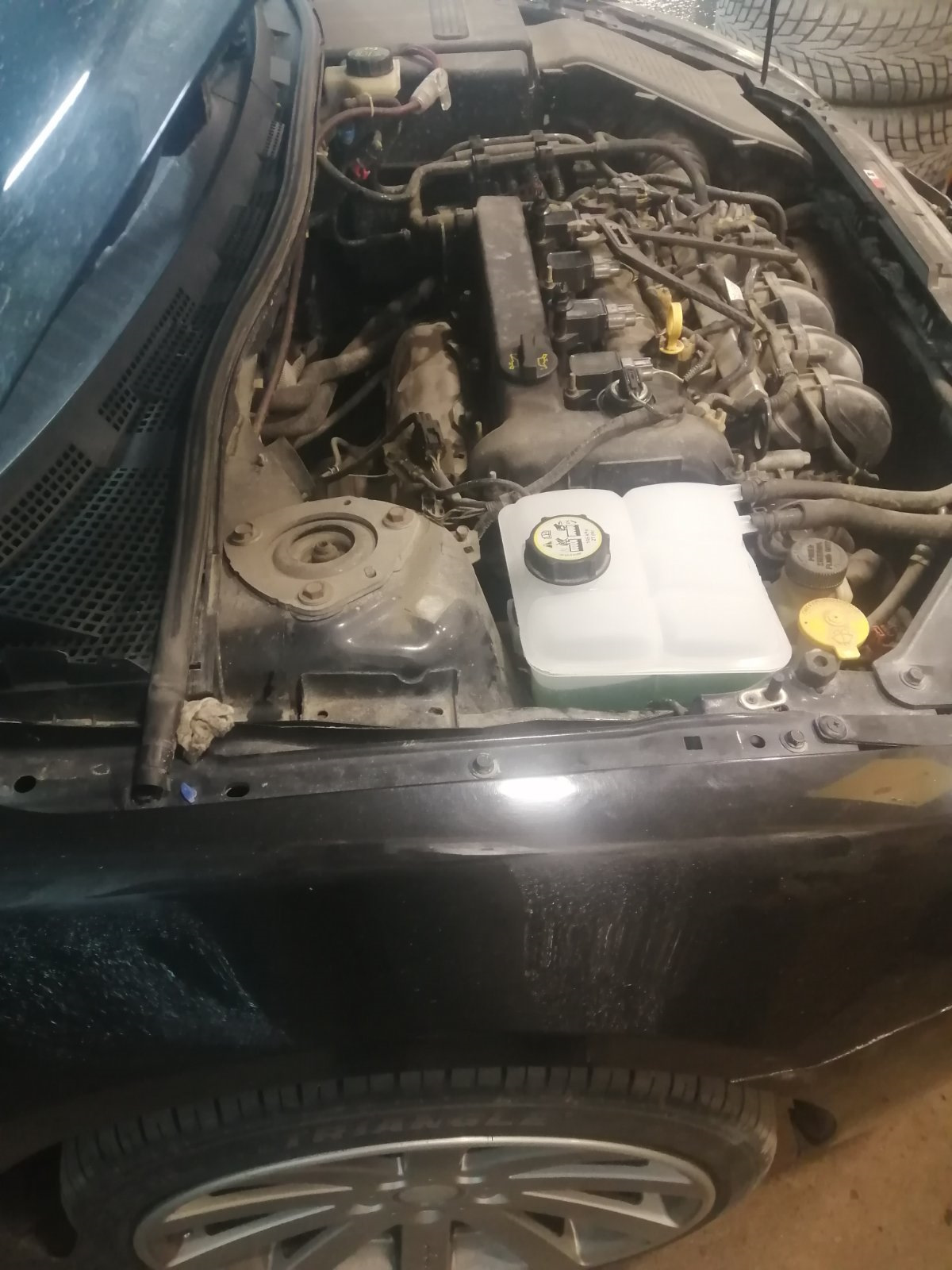 Замена расширительного бачка — Mazda 3 (1G) BK, 2 л, 2007 года | своими ...
