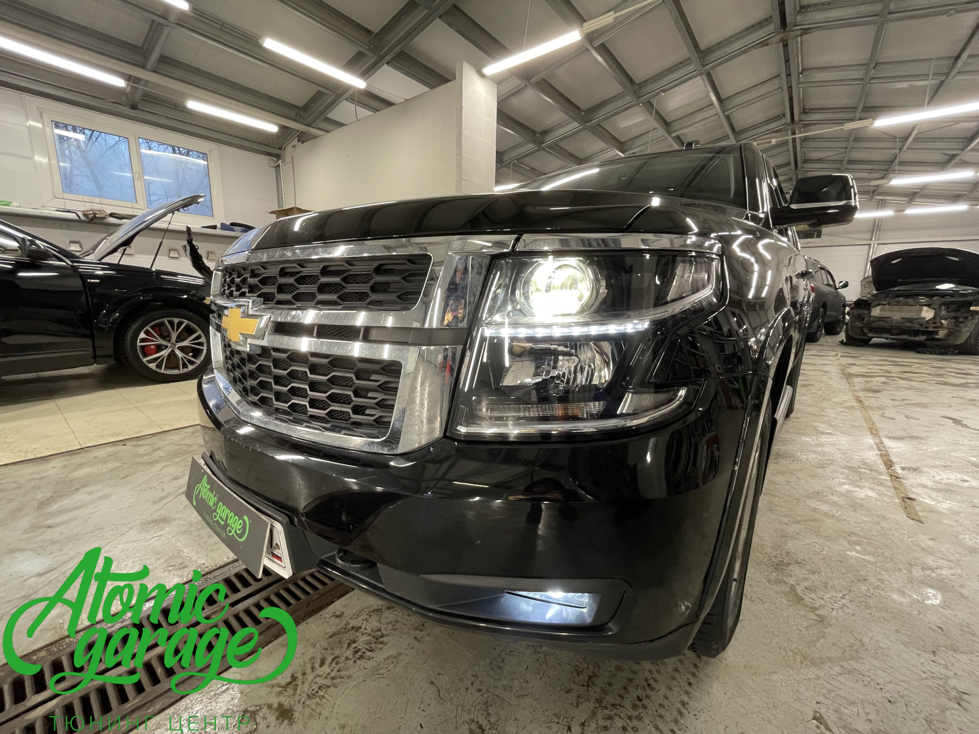 Chevrolet Tahoe GMT K2UXX, установка BiLed линз Aozoom A15 4.3к +  светодиодные ПТФ — AtomicGarage на DRIVE2