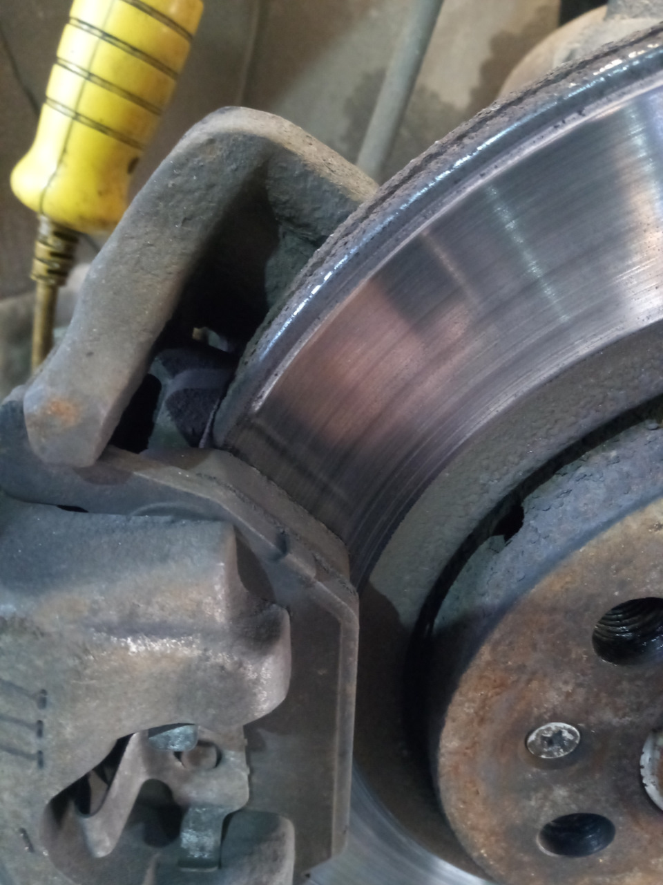 Половина колодки не работало. — Skoda Octavia Combi A4 Mk1