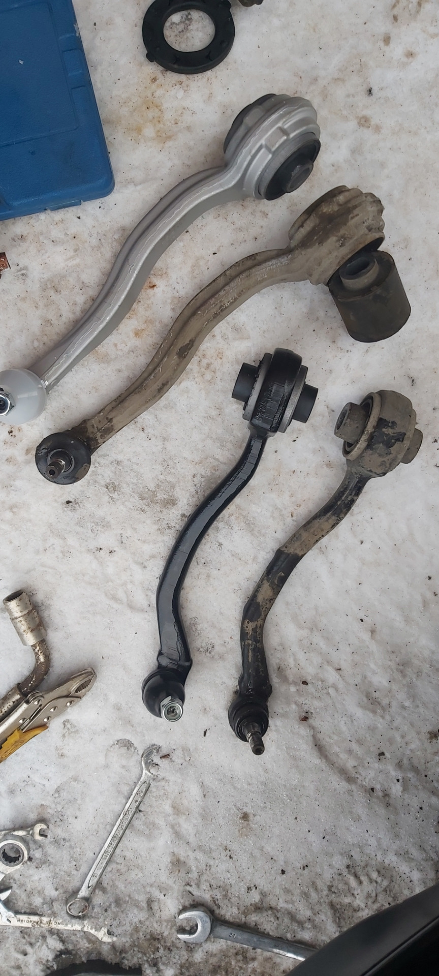 Вот как раз на левом сайлент не держался совсем… просто выпал! — Mercedes-Benz C-Class (W203)