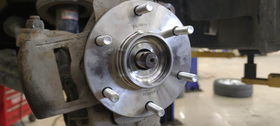 ZEKKERT RL 1577 — замена ступиц передней оси — Infiniti QX56 (1G