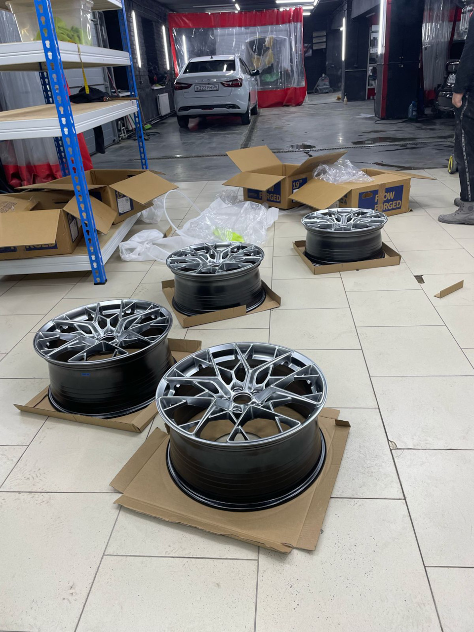 Диски audi r18 5x112. Aez crest r18. Mak fatale 7,5x17. 5e0601025bf8z8. Sport technic r19 w211.