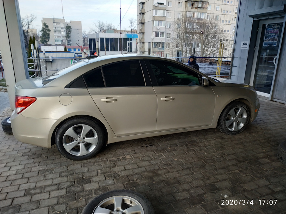 Chevrolet Cruze бежевый металлик