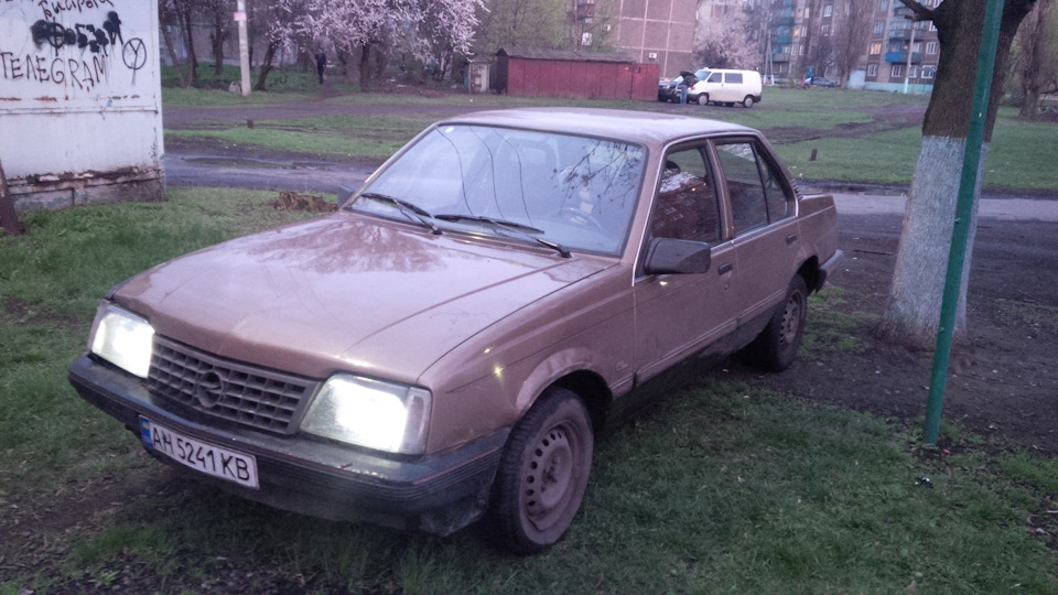 В загали по заголям — Opel Ascona C, 1,6 л., 1985 года | наблюдение ...