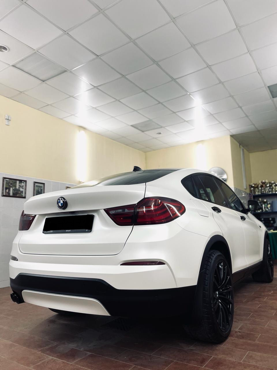 Оклейка BMW X4 f26 в белый мат пленкой AVERY Satin — Pearl White — DRIVE2