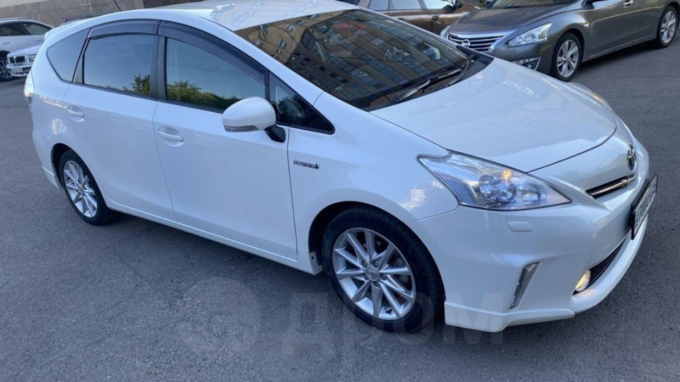 Toyota Prius Alpha 1.8 гибридный 2013 | на DRIVE2
