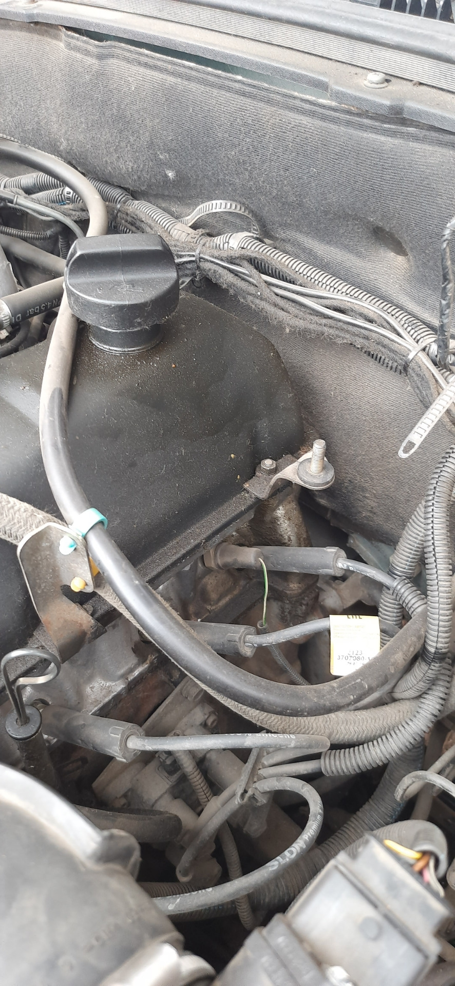 Замена прокладки крышки клапанов. — Chevrolet Niva (1G), 1,7 л, 2007 ...