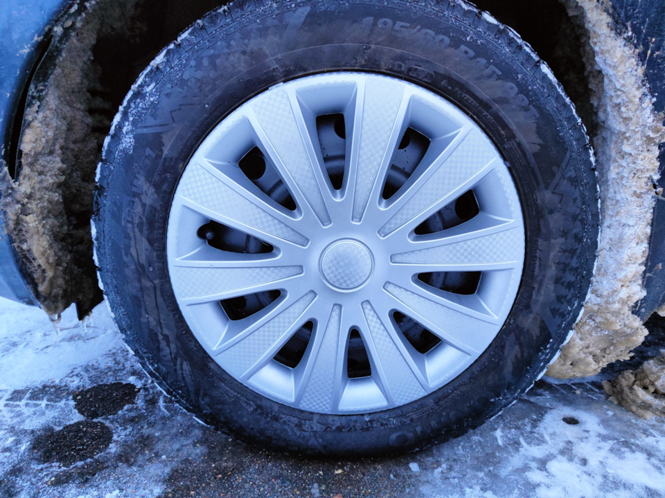 Декоративные колпаки на диски — Toyota Corolla (120), 1,6 л, 2006 года ...