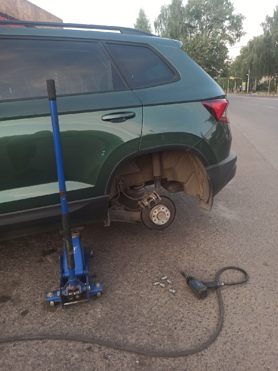 26 Шкода спасла колесо или как мы ездили в Переславль ноутбук покупать —  Skoda Karoq, 1,4 л, 2020 года | наблюдение | DRIVE2