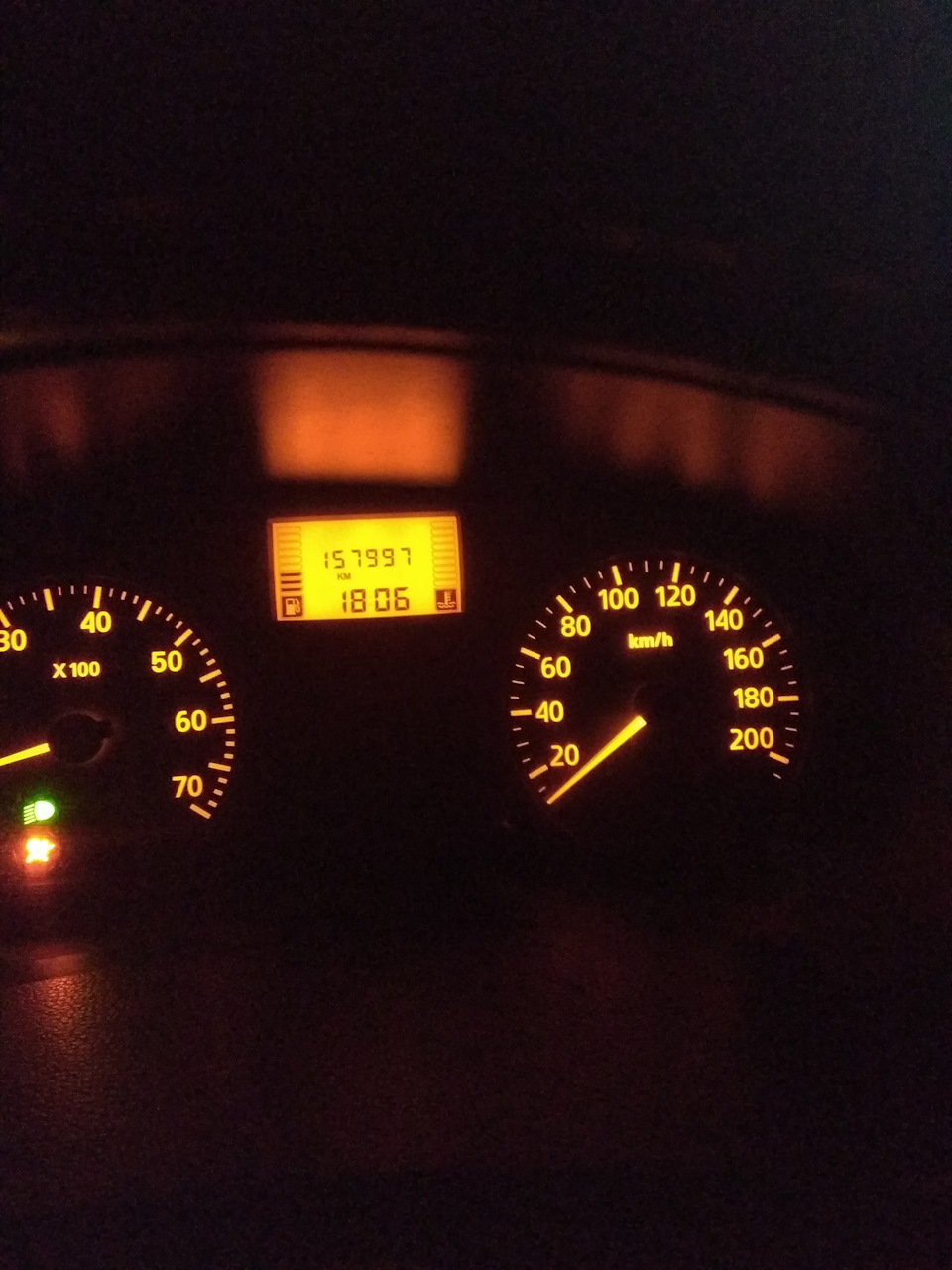 Замена масла двигателя — Renault Logan (1G), 1,4 л, 2008 года | визит ...