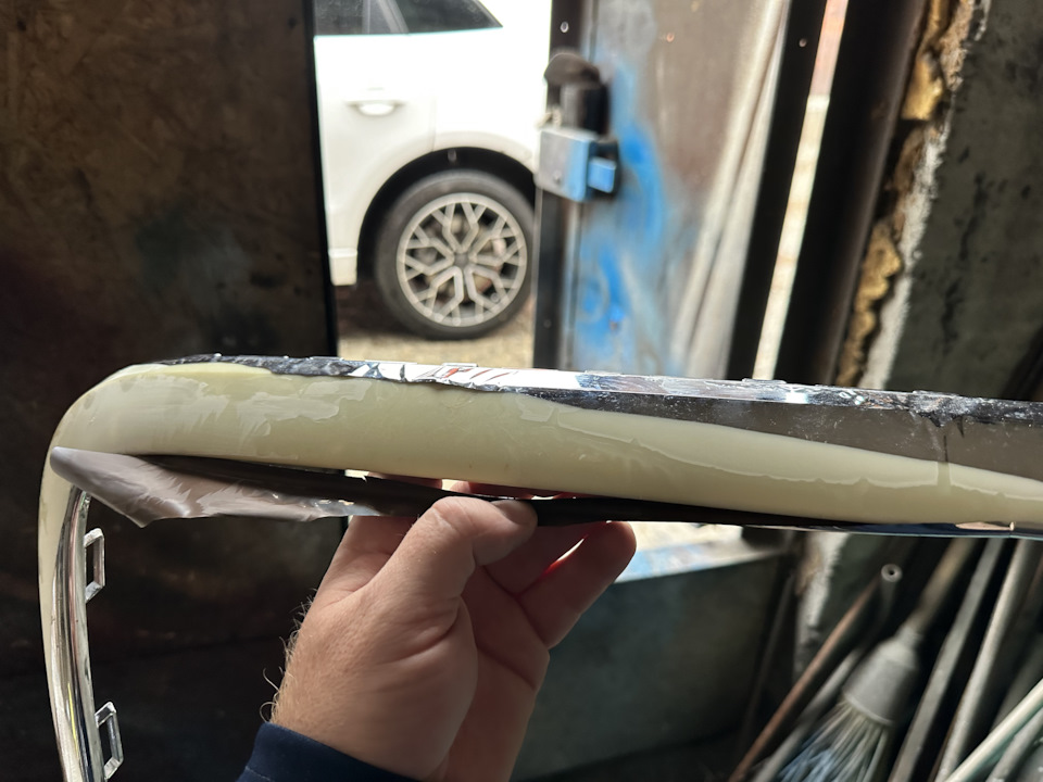 Удаление хрома с решетки — Audi Q5 (1G), 3,2 л, 2010 года | своими ...